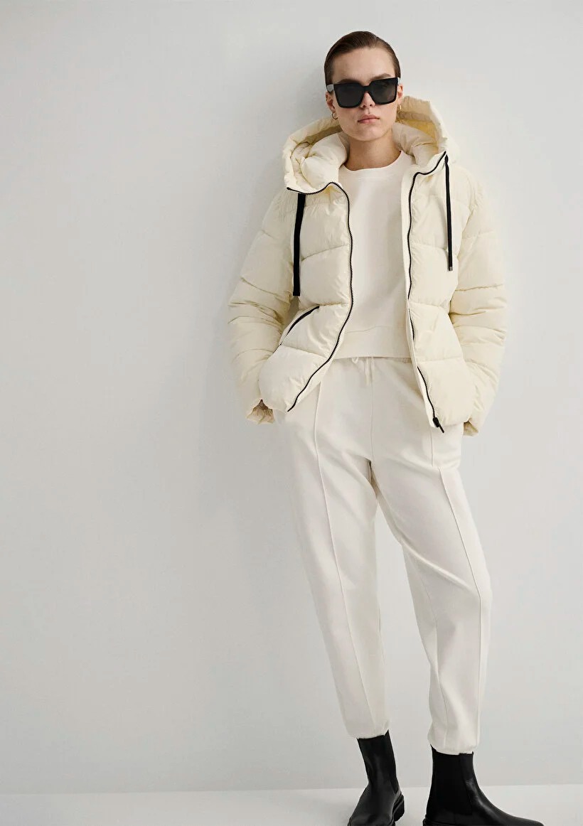 Mavi Regular Fit Kapüşonlu Kadın Şişme Mont (M1110043-83043) Ekru