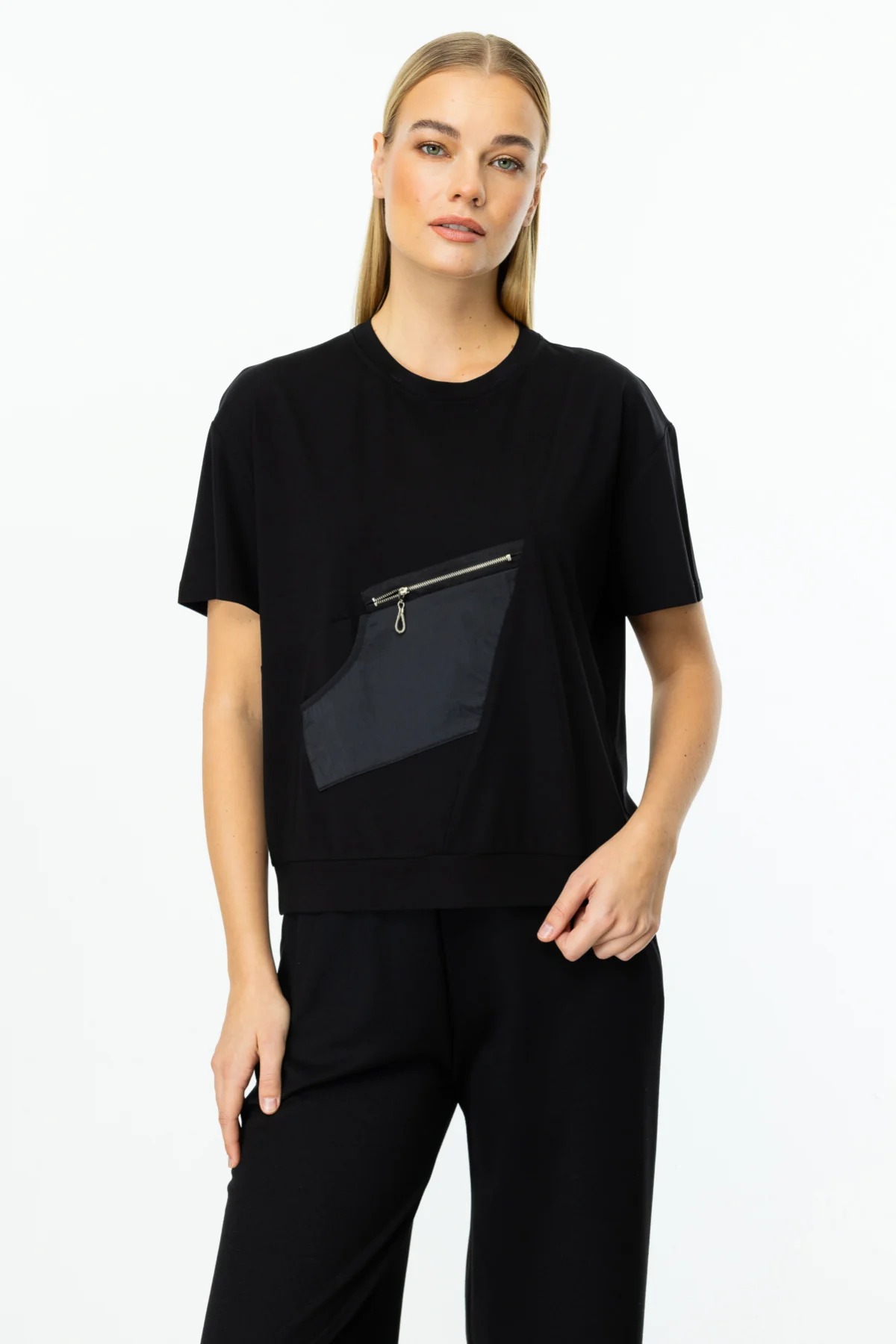 On Fashion Önü Fermuarlı Cep Detaylı Kadın Kısa Kol Bluz 25Y.ON.BLZ.51338.01 (25Y.ON.BLZ.51338.01) Siyah