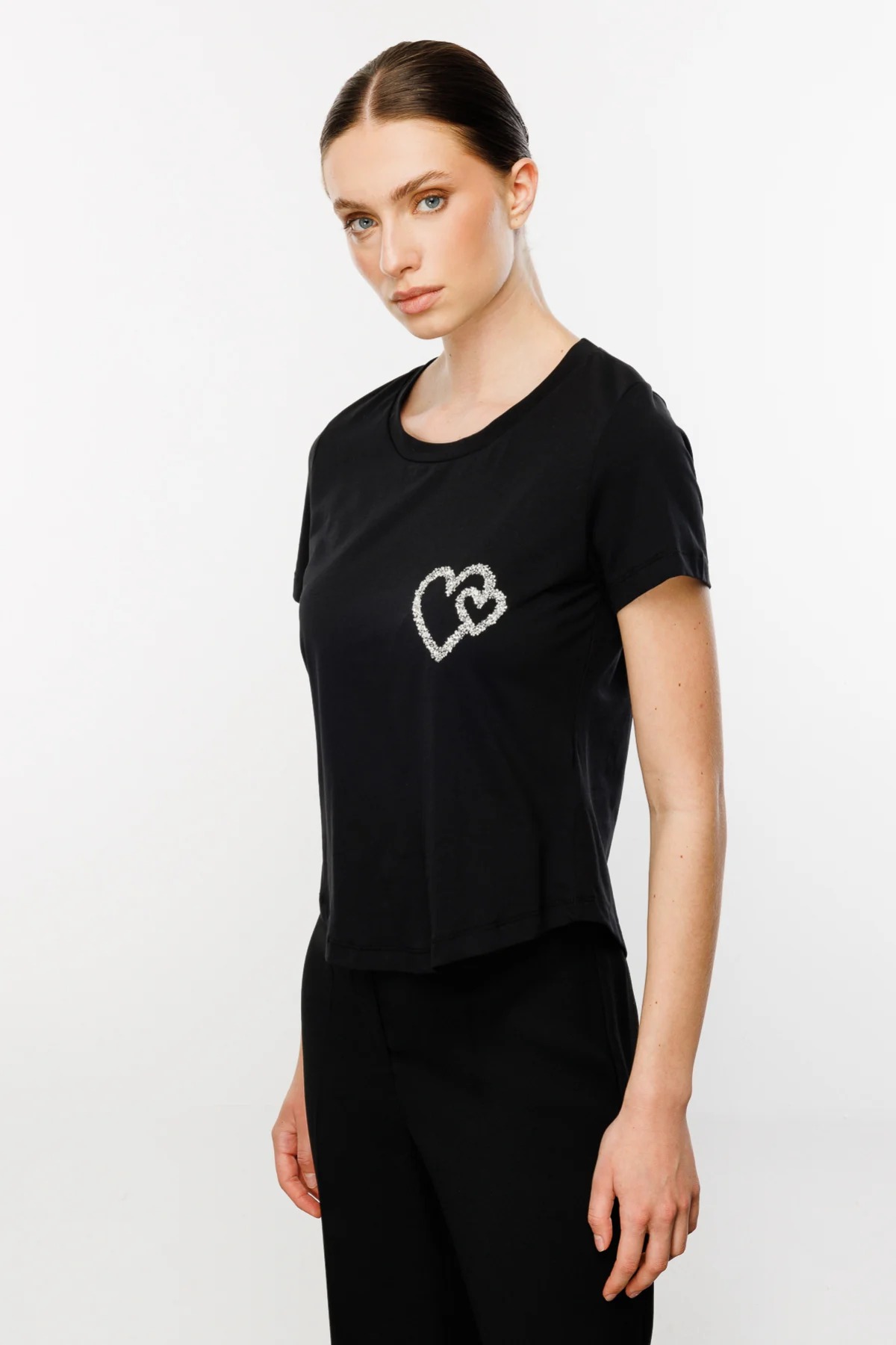 On Fashion Önü Taşlı Kalp İşlemeli Kadın T-shirt 25Y.ON.BLZ.51546.01 (25Y.ON.BLZ.51546.01) Siyah