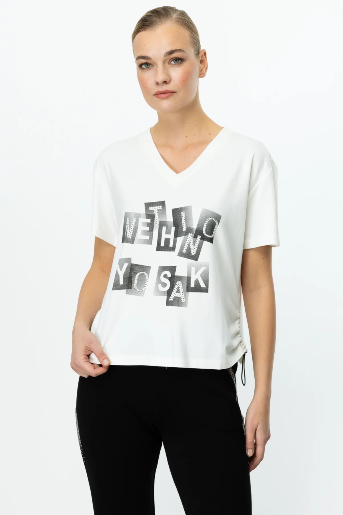 On Fashion Önü Yazılı V Yaka Kadın Bluz 25Y.ON.BLZ.51379.01 (25Y.ON.BLZ.51379.01) Ekru