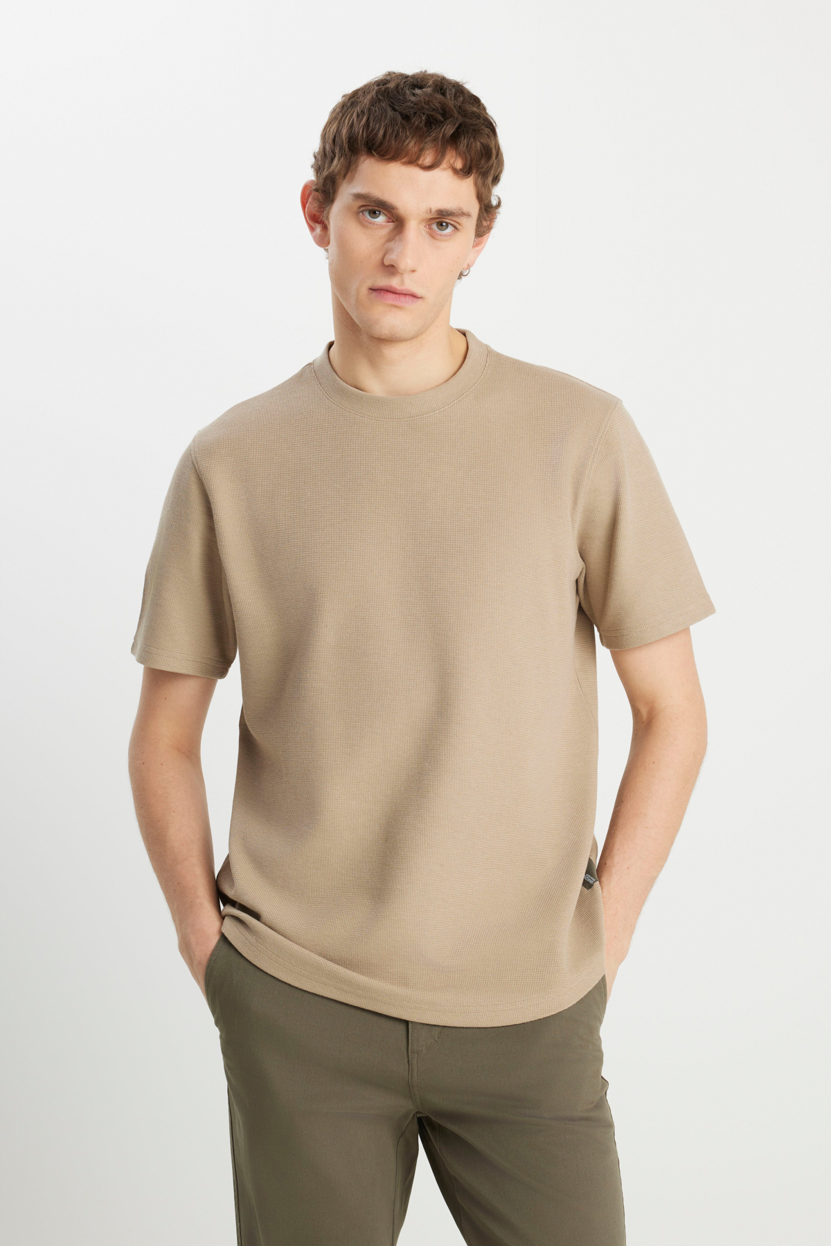 Wrangler Relaxed Fit Dokulu Erkek Basic T-shirt W2510718614 (W2510718614) Bej