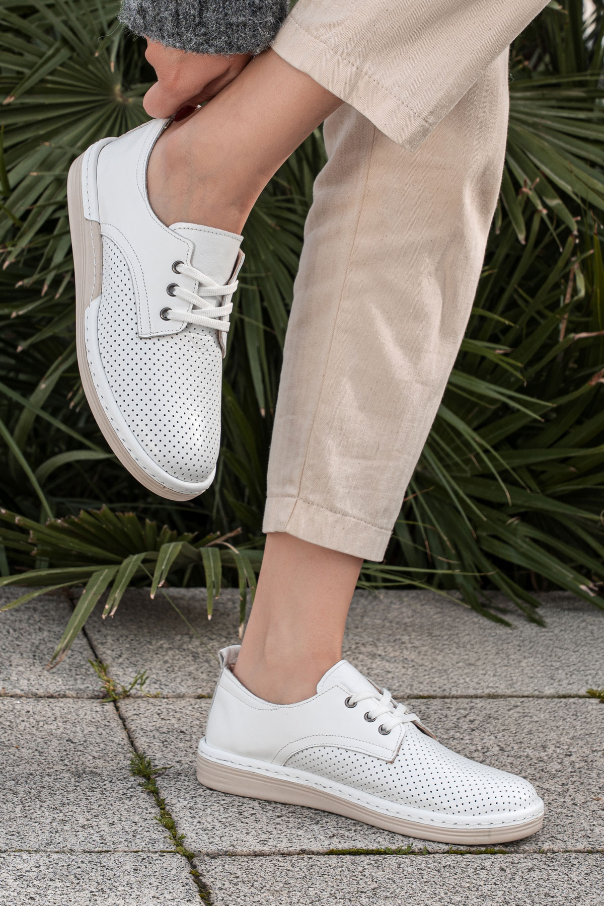 سنيكرز نسائي من الجلد الطبيعي من الداخل والخارج