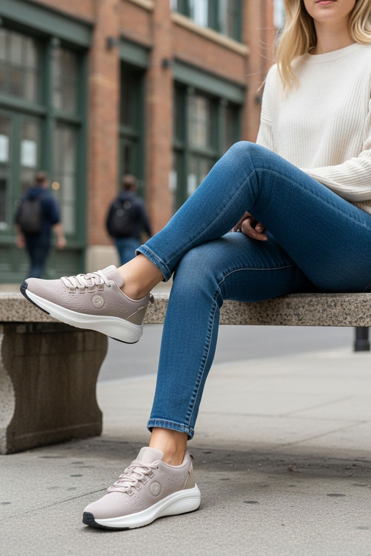 Легкие женские кроссовки City