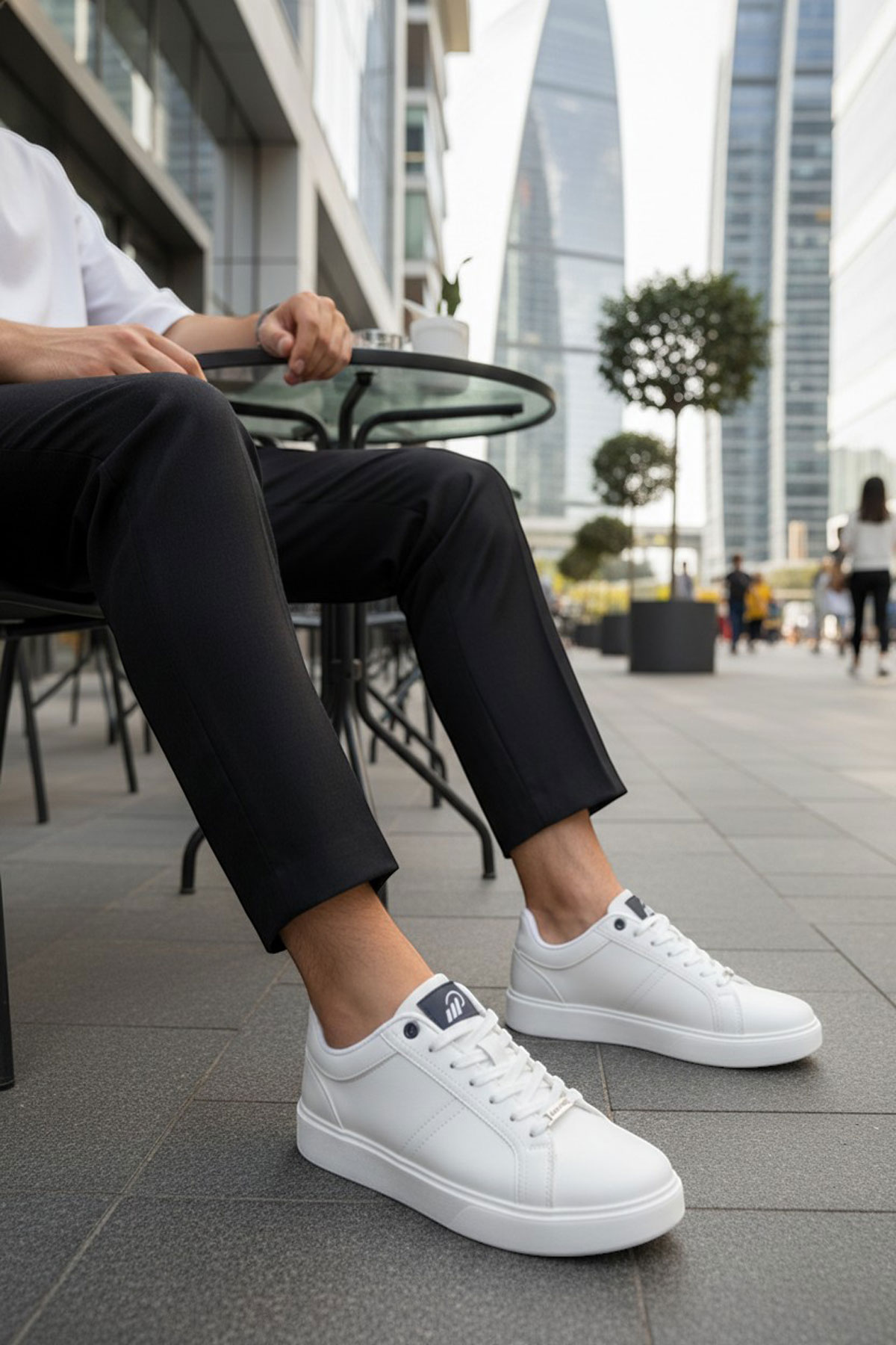 حذاء سنيكرز يومي أبيض رجالي