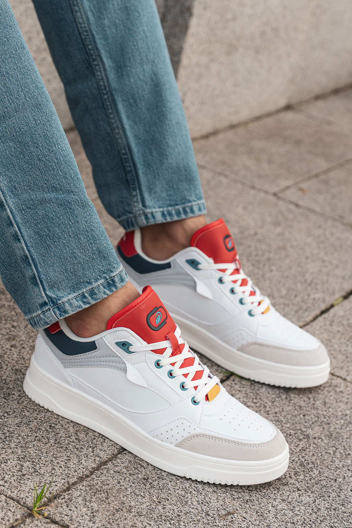 Renk Detaylı Rahat ve Şık Erkek Sneaker