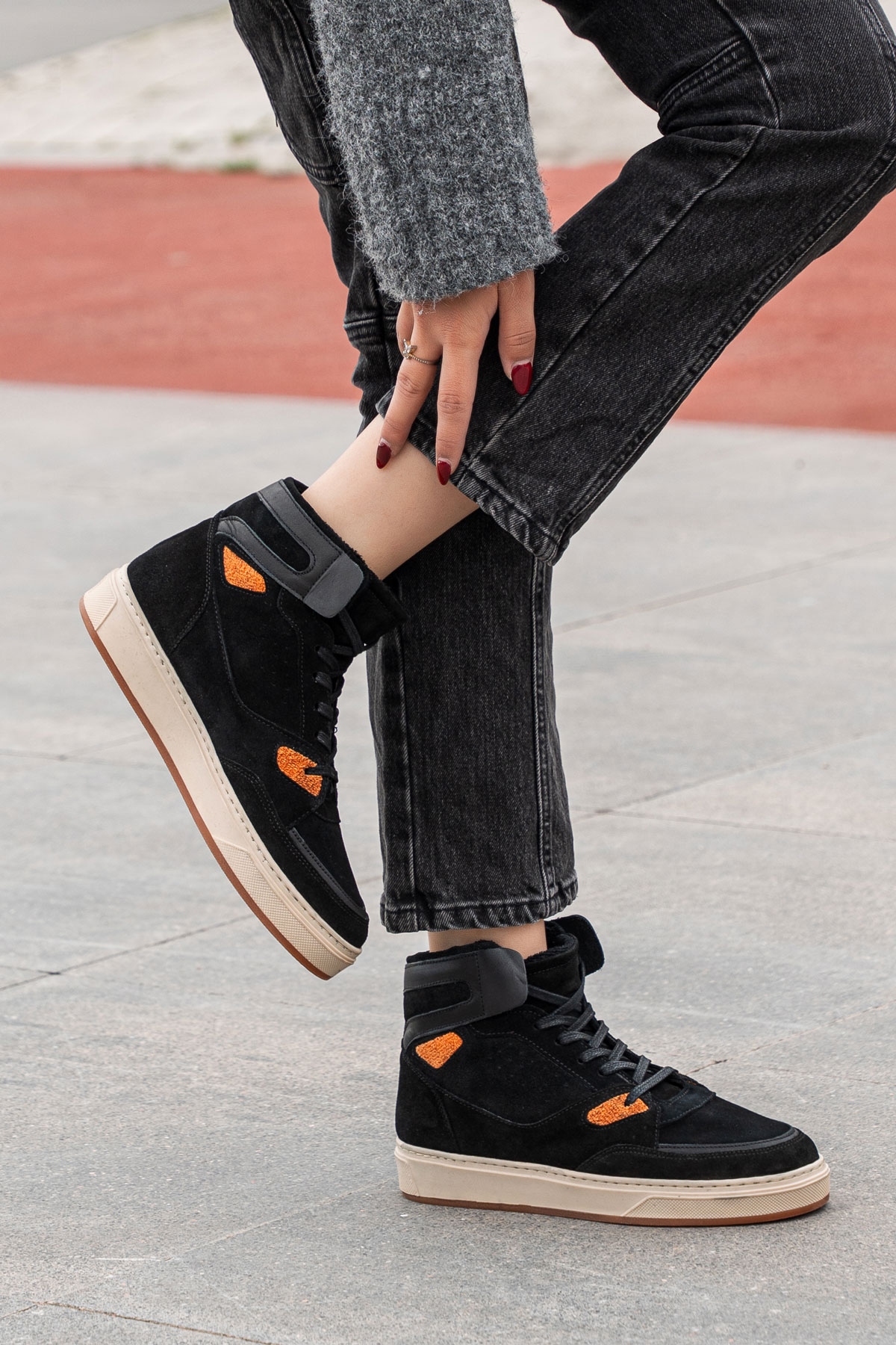 Женские высокие замшевые кроссовки