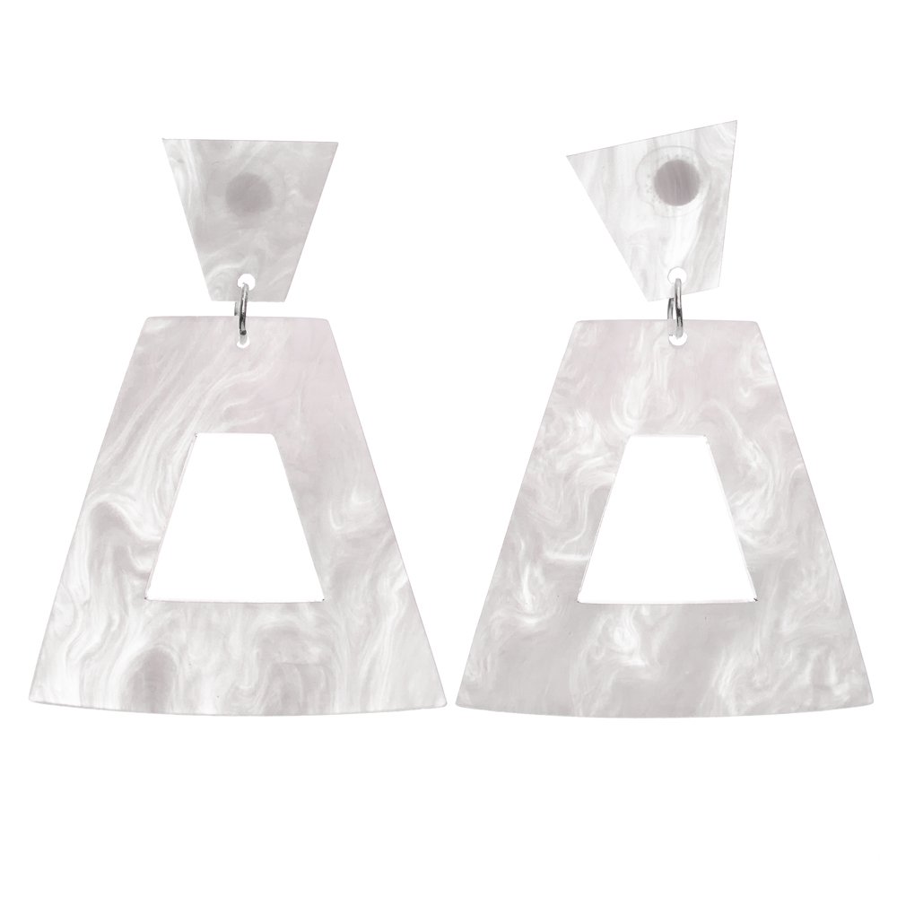 Plastik küpe üçgen şekilli iki parçalı soft sedefli inci beyaz renk şık zarif bayan takı bijuteri