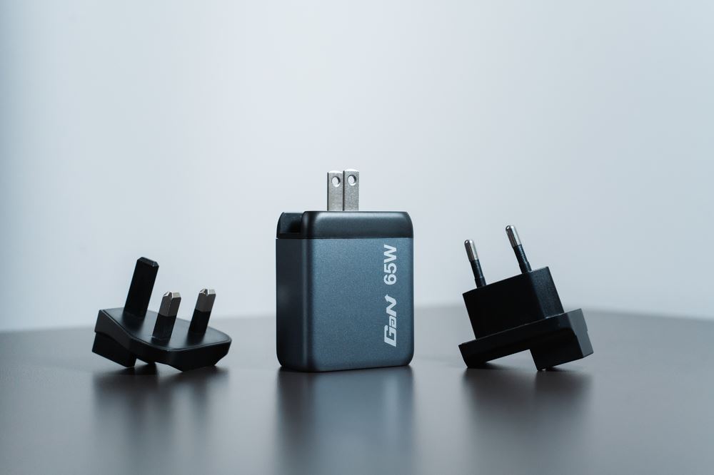 VERBATIM GNC-65 GaN Charger 65W with 2 x USB-C® PD 65W / 1 x USB-A QC 3.0