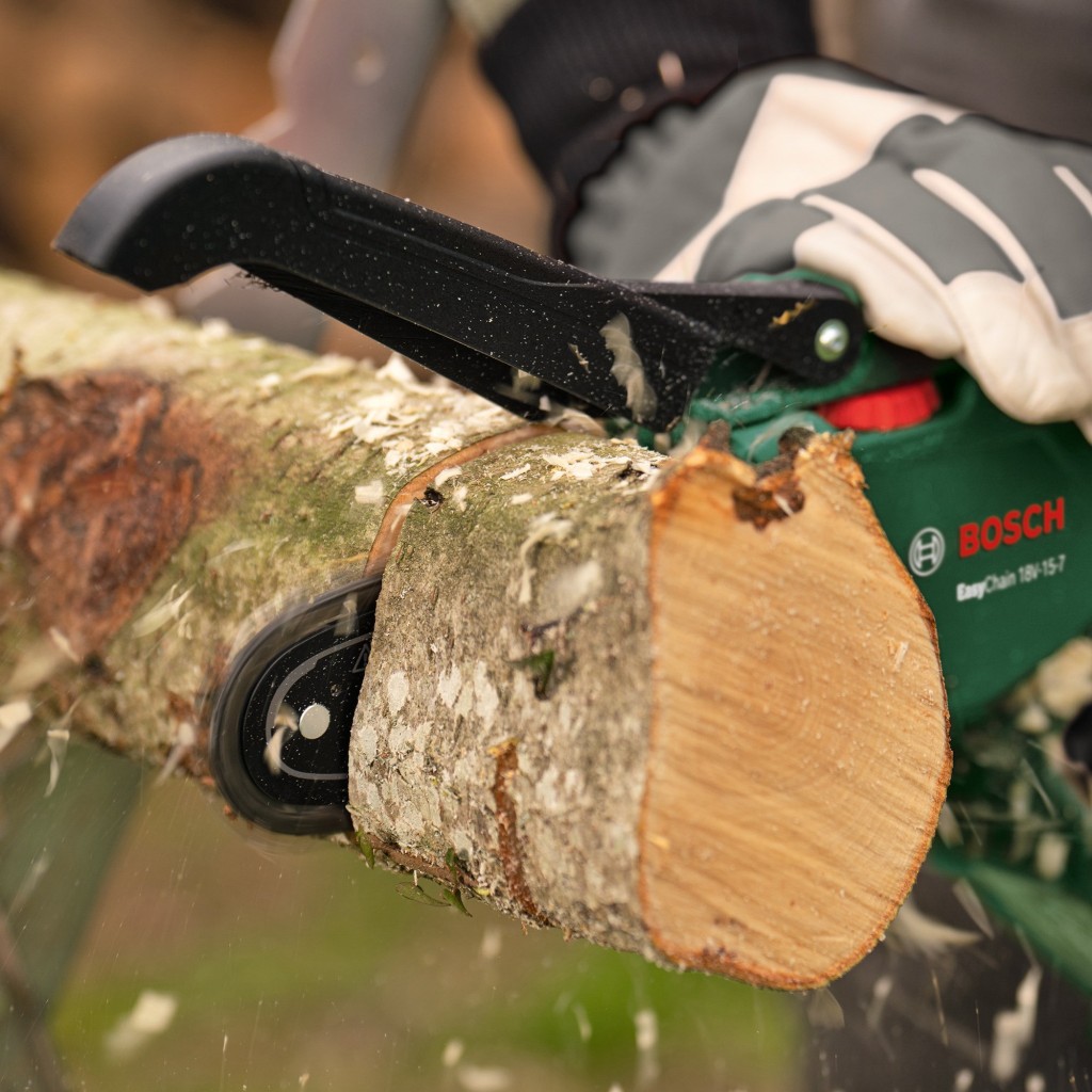 BOSCH EasyChain 18V-15-7 Şarjlı Zincirli Budama Makinası 18 Volt ne işe yarar