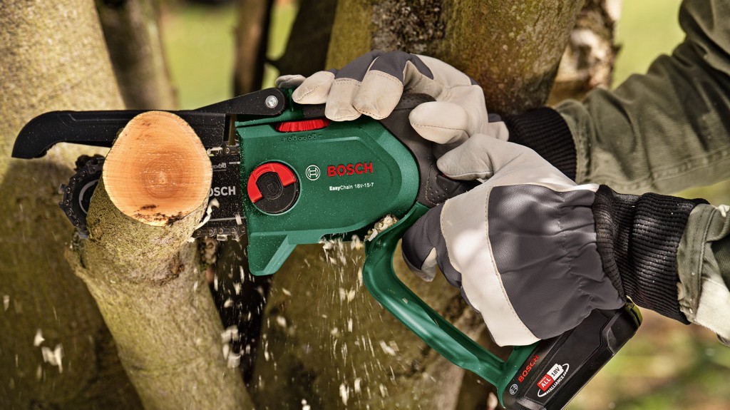 BOSCH EasyChain 18V-15-7 Şarjlı Zincirli Budama Makinası 18 Volt ne işe yarar