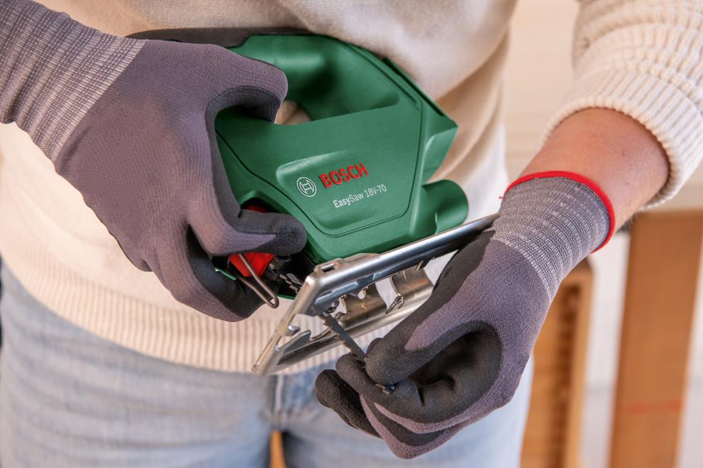 BOSCH EasySaw 18V-70 Akülü Dekupaj Testere (Akü ve Şarj Aleti Hariç) nasıl kullanılır