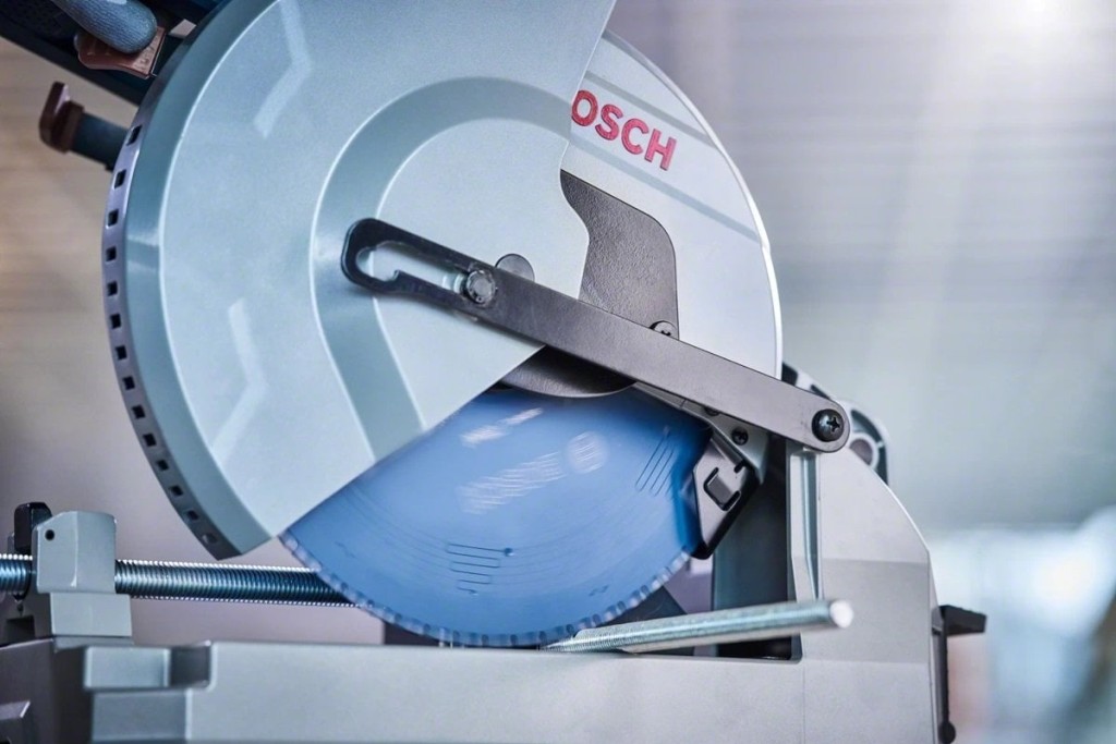 BOSCH Expert Steel 305x2.6x25.4 mm 60 Diş Elmas Uçlu Metal Kesme Daire Testeresi (2608643060) ne işe yarar