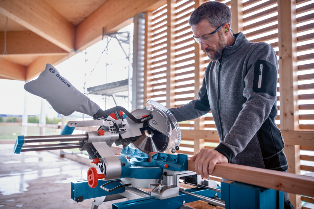 BOSCH GCM 18V-254 D Akülü Kızaklı Gönye Kesme Makinası 254 mm (Akü ve Şarj Aleti Hariç) ne işe yarar