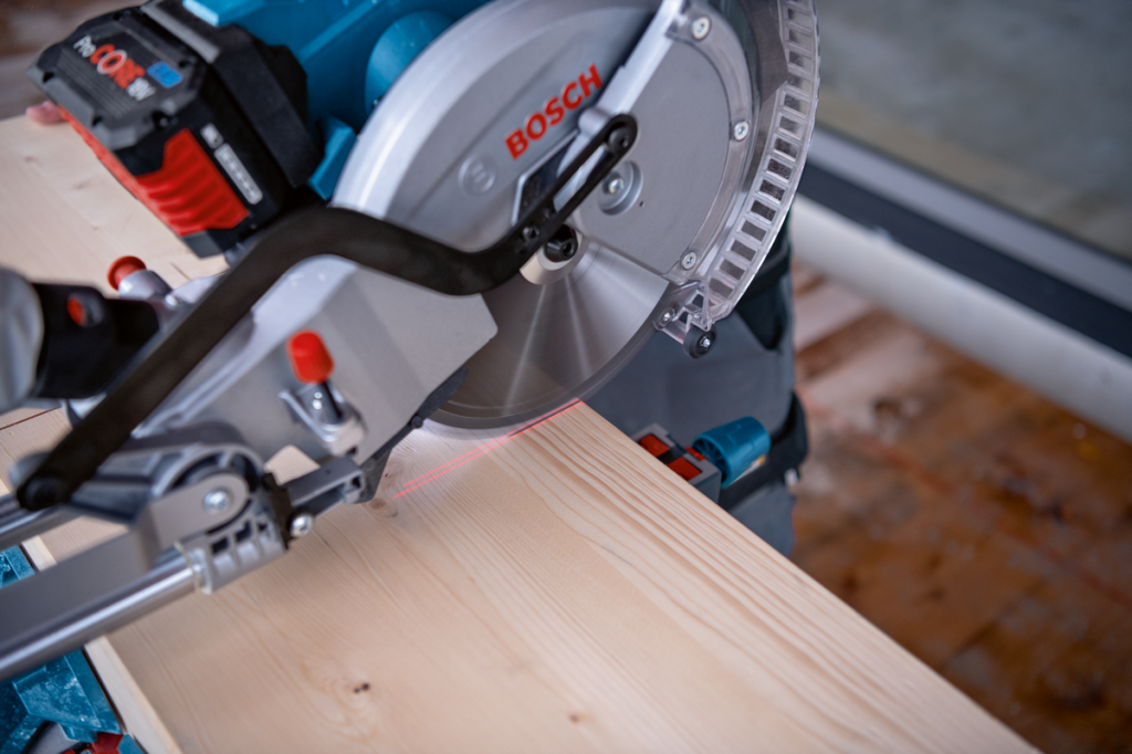BOSCH GCM 18V-254 D Akülü Kızaklı Gönye Kesme Makinası 254 mm (Akü ve Şarj Aleti Hariç) ne işe yarar