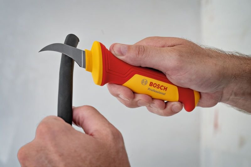 BOSCH Profesyonel İzoleli 1000 Volt Kablo Sıyırma Bıçağı (1600A02NF6) nasıl kullanılır
