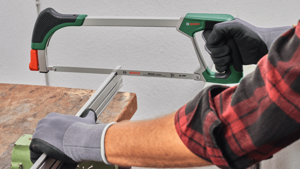 BOSCH Universal 300 mm Demir Testere Kolu (1600A02ZA8) ne işe yarar