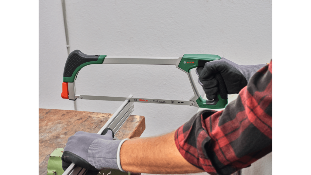 BOSCH Universal 300 mm Demir Testere Kolu 3 Yedek Testereli (1600A033BK) ne işe yarar