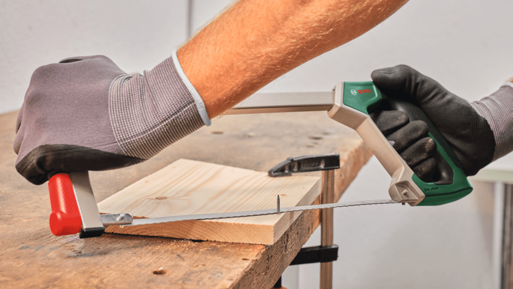 BOSCH Universal 300 mm Demir Testere Kolu 3 Yedek Testereli (1600A033BK) ne işe yarar