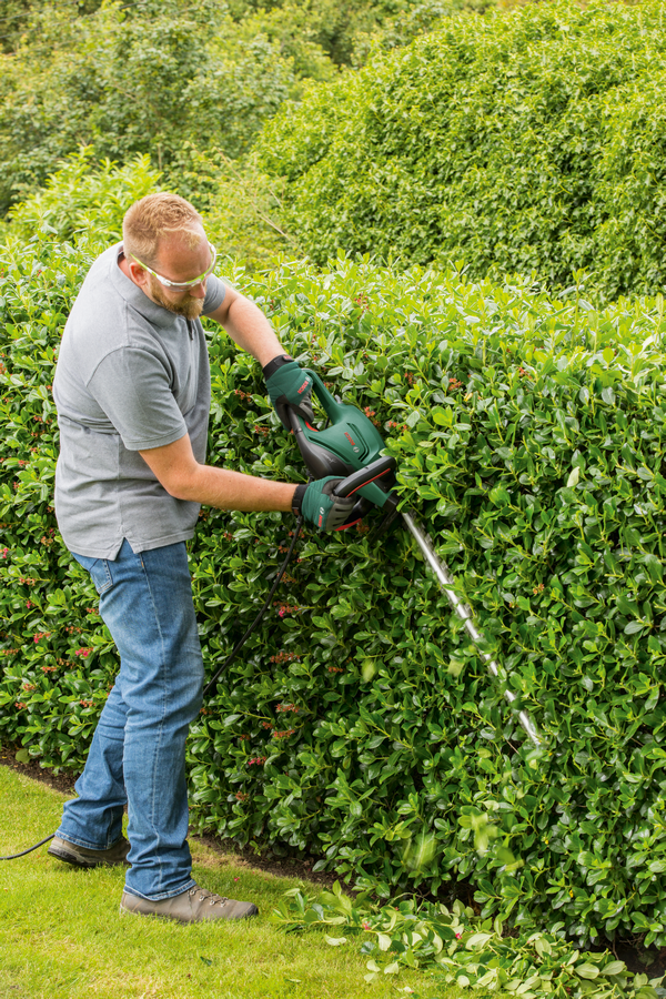 BOSCH Universal HedgeCut 60 Çit Kesme Makinası fiyatı