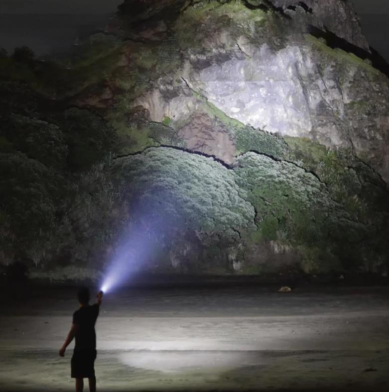 Rox 0212 Şarjlı Led El Feneri 2000 Lümen ne işe yarar