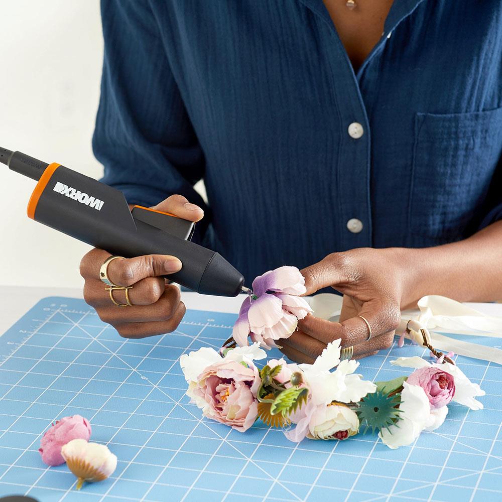 WORX WX746.9 MAKERX 20Volt Profesyonel Sıcak Mum Silikon Tabancası + 10 Silikon (Akü Dahil Değildir) nasıl kullanılır