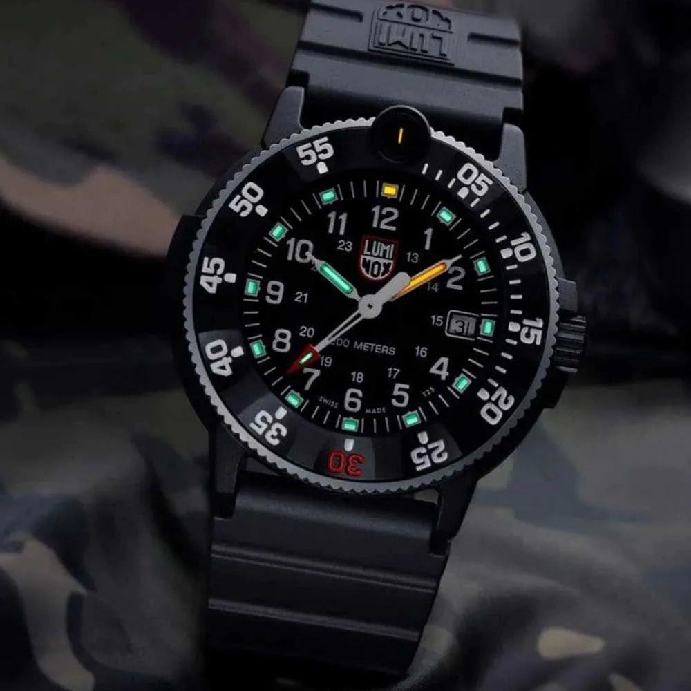 LUMINOX XS.3001.H NAVY SEAL ORIGINAL 3001 Serisi (İsviçre Üretimi ETA F06.412 Mekanizmalı) Erkek Kol Saati
