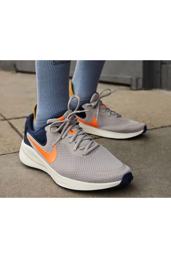 nike-revolution-7-fb2207-009-erkek-yuruyus-ve-kosu-ayakkabisi-gri-turuncu-40-45-29808.jpg