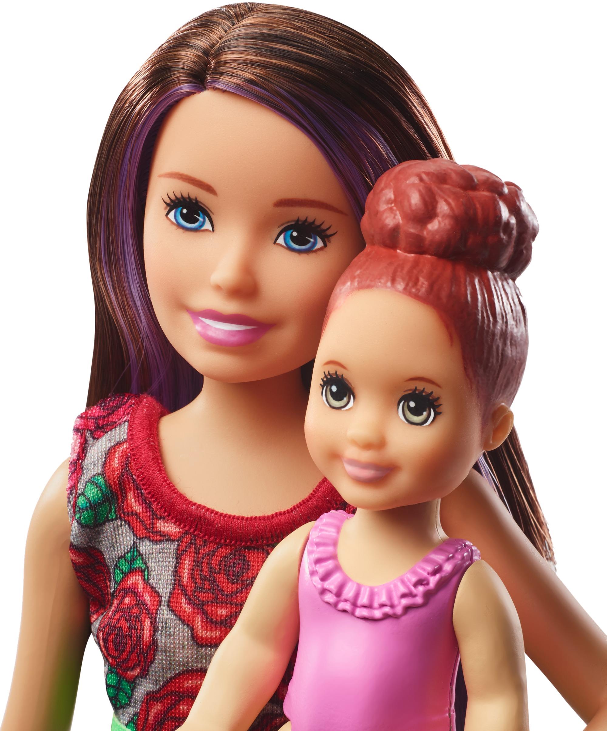 Barbie Bebek Bakıcısı Bebeği Minik Bebekler ve Banyo