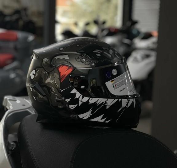 Sway 820 Full Face Aynalı Vizör Kapalı Motosiklet Kaskı M Beden Monster Model