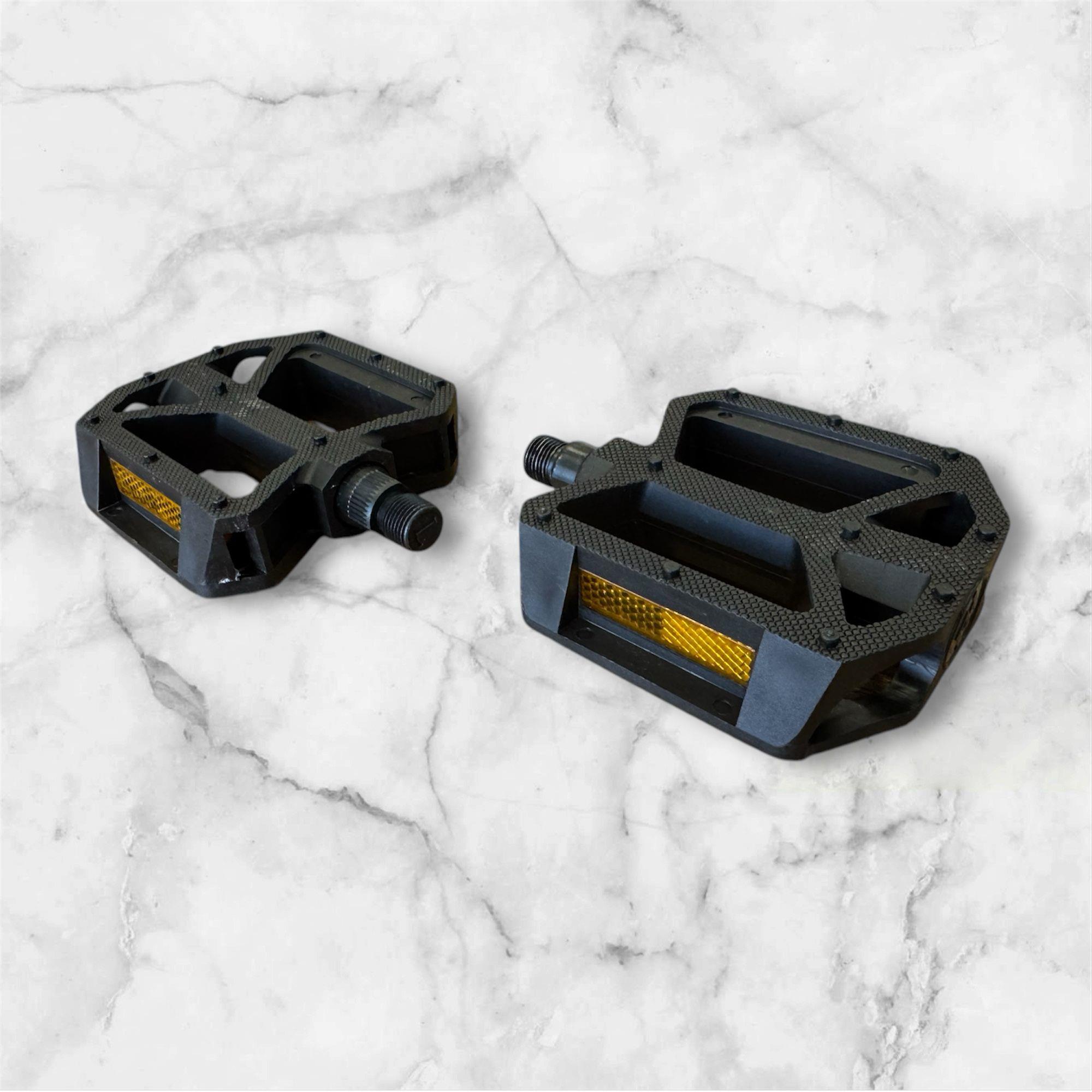 ZOZO Pedal HF-605 Mtb Reflektörlü Bisiklet Pedalı Plastik Dış Yüzey Siyah Geniş Bisiklet Pedal