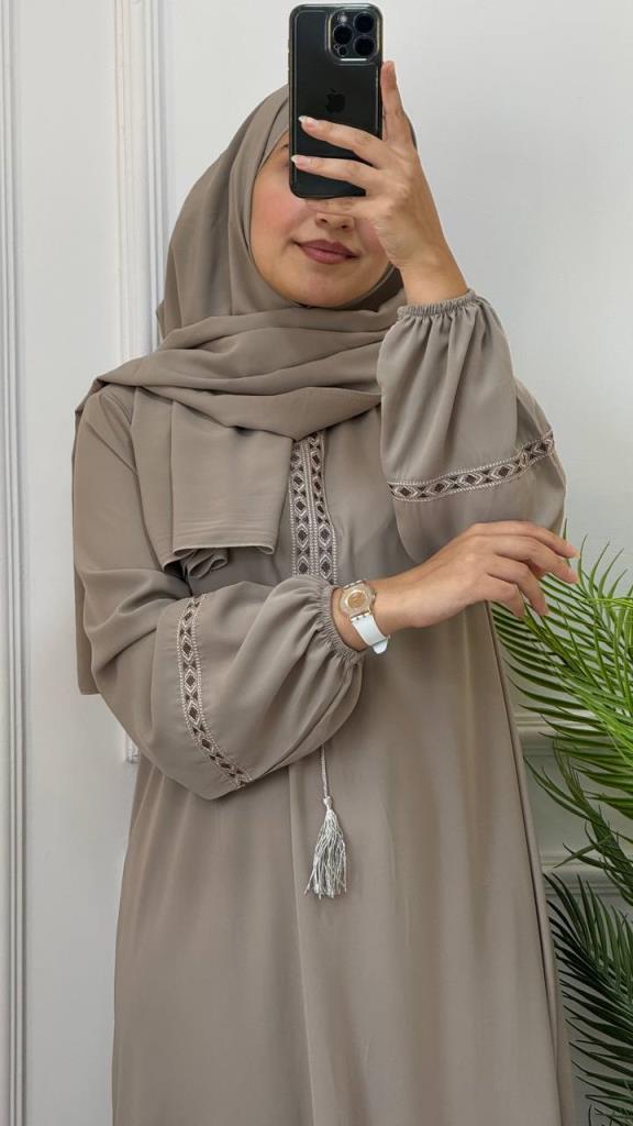 Elegant abaya with delicate embroidery on the sleeves, comes with a matching shawl for a practical and modest look, model A0535 - Beige