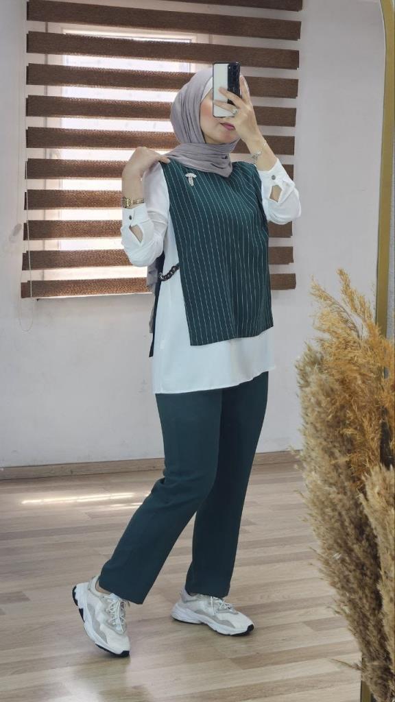 Modern and elegant hijab set with a comfortable design, perfect for everyday looks. Model G0351 - Green