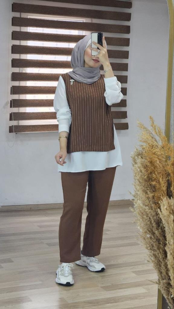 Modern and elegant hijab set with a comfortable design, perfect for everyday looks. Model G0351 - Tan