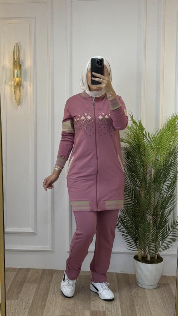 Stylish and comfortable pajamas for veiled women, featuring a practical design with a front zipper and side pockets, model G0473 - Pink