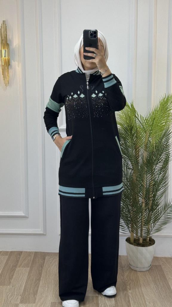 Stylish and comfortable pajamas for veiled women, featuring a practical design with a front zipper and side pockets, model G0473 - Black