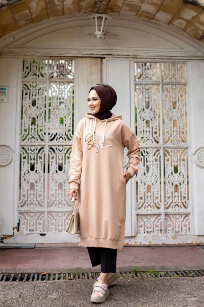 Elegant blouse for veiled women with a modest and modern design, perfect for your daily looks. Model G1045 - Beige