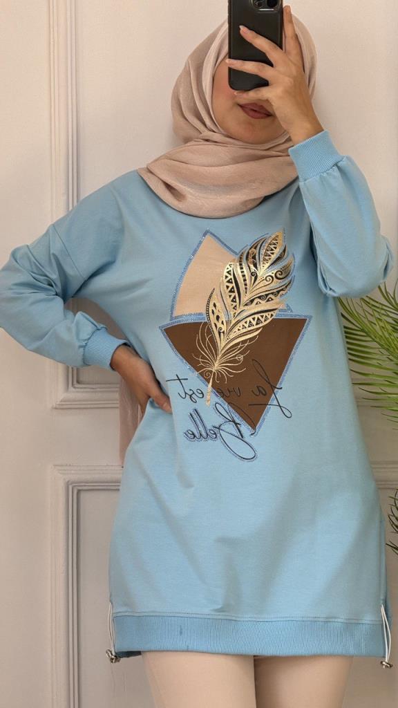 Loose blouse with elegant drawings for veiled women. Comfortable design suitable for everyday looks, model G1188 - Light Blue