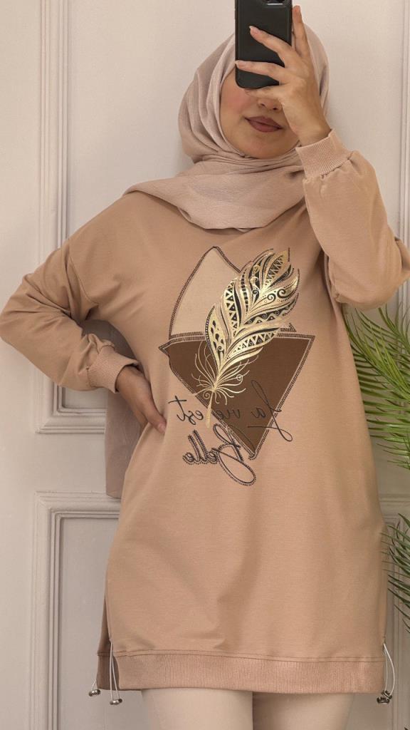 Loose blouse with elegant drawings for veiled women. Comfortable design suitable for everyday looks, model G1188 - Beige