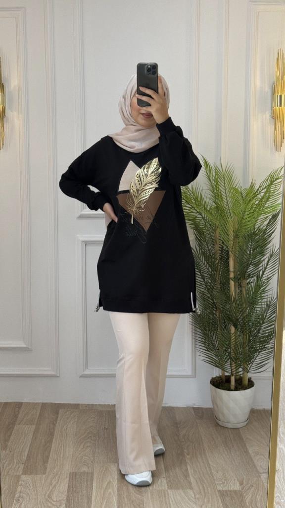 Loose blouse with elegant drawings for veiled women. Comfortable design suitable for everyday looks, model G1188 - Black