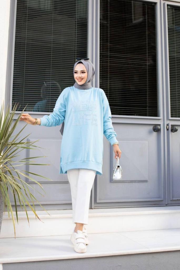 Elegant blouse for veiled women with a modest and modern design, perfect for your daily looks. Model G1190 - Light Blue