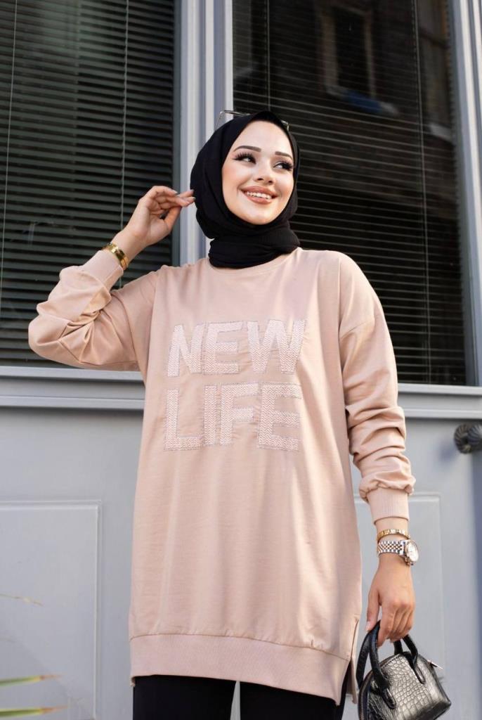 Elegant blouse for veiled women with a modest and modern design, perfect for your daily looks. Model G1190 - Beige