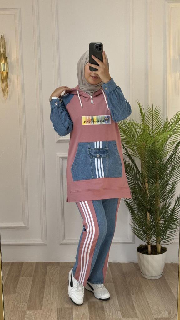 "Comfortable and stylish denim set for hijabis, ideal for everyday looks, model G1212." - Pink