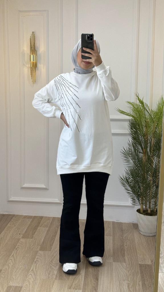 Comfortable and elegant blouse for veiled women, with a loose cut, model G1313 - White