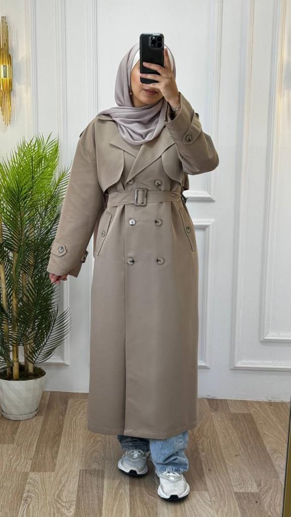 Long trench coat for veiled women with double buttons and a waist belt, elegant and perfect for winter looks. Model G1314 - Tan