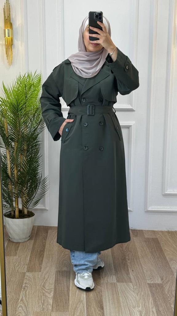 Long trench coat for veiled women with double buttons and a waist belt, elegant and perfect for winter looks. Model G1314 - Khaki