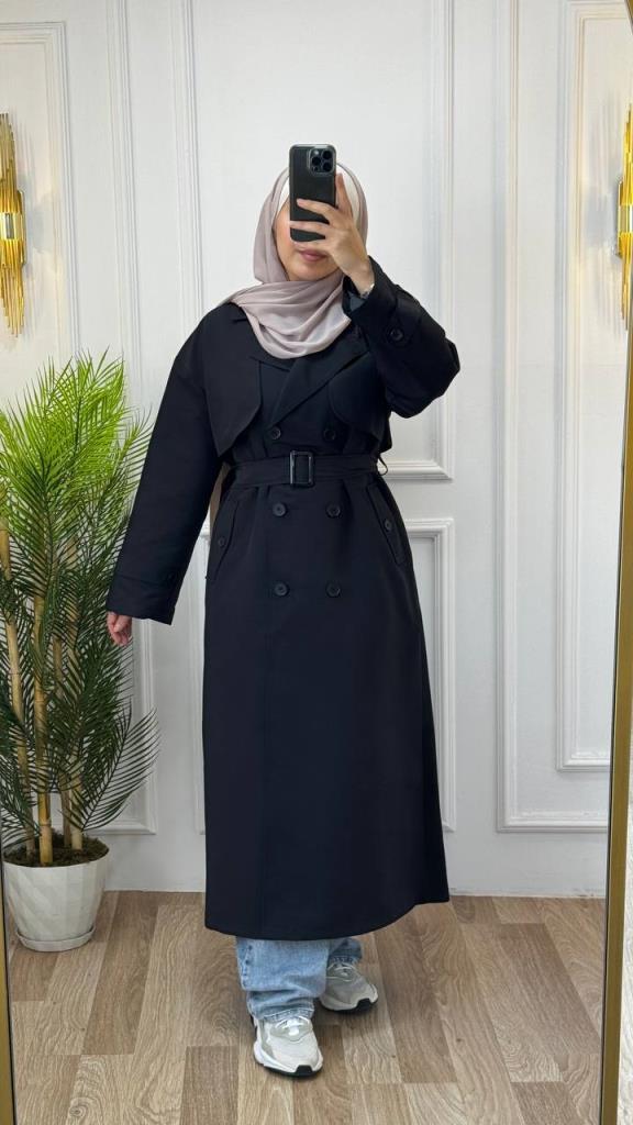 Long trench coat for veiled women with double buttons and a waist belt, elegant and perfect for winter looks. Model G1314 - Black