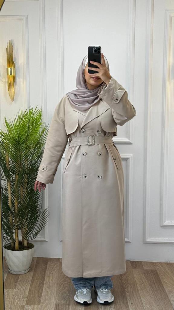 Long trench coat for veiled women with double buttons and a waist belt, elegant and perfect for winter looks. Model G1314 - Beige