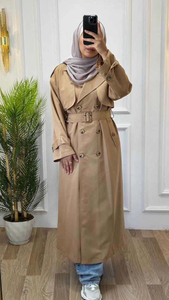 Long trench coat for veiled women with double buttons and a waist belt, elegant and perfect for winter looks. Model G1314 - AÇIK KAHVE