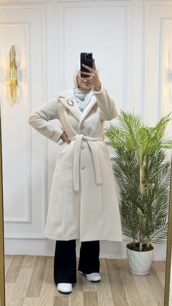 Elegant long coat with a tie at the waist and simple decorative touches, perfect for winter looks Model G1560 - White