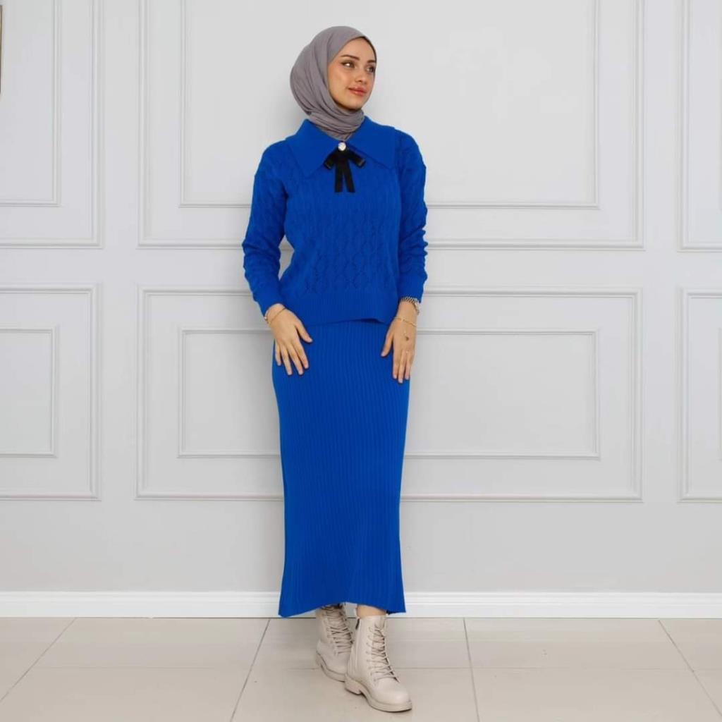 Soft and elegant two-piece dress, featuring a woolen outer layer with simple details, model G1598 - Blue